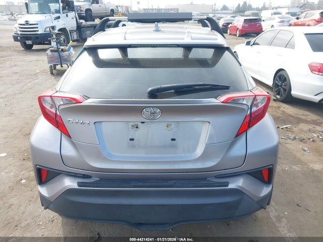 JTNKHMBX4L1067293 Toyota C-HR LE