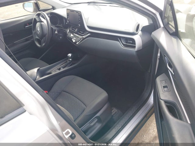 JTNKHMBX4L1067293 Toyota C-HR LE