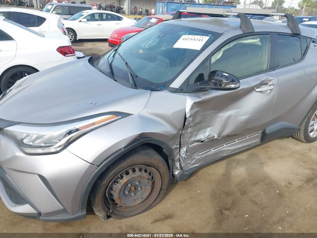 JTNKHMBX4L1067293 Toyota C-HR LE
