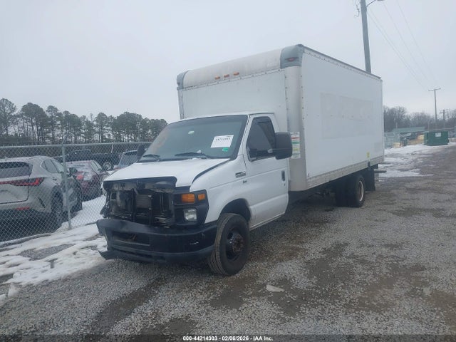 Ford E-350 Cutaway 2014 1FDWE3FL1EDA61304 Image 2