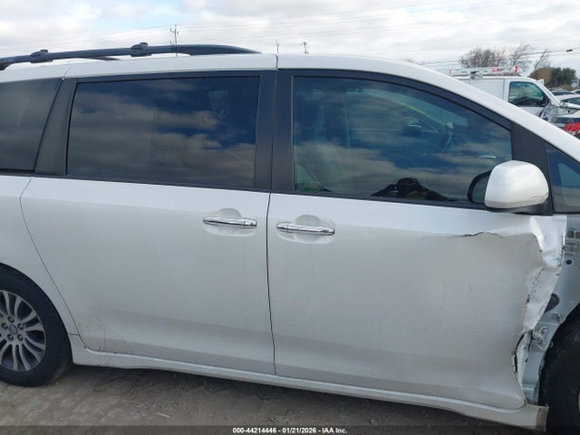 Toyota Sienna Xle 8 Passenger 2018 5TDYZ3DC7JS947792 Image 14