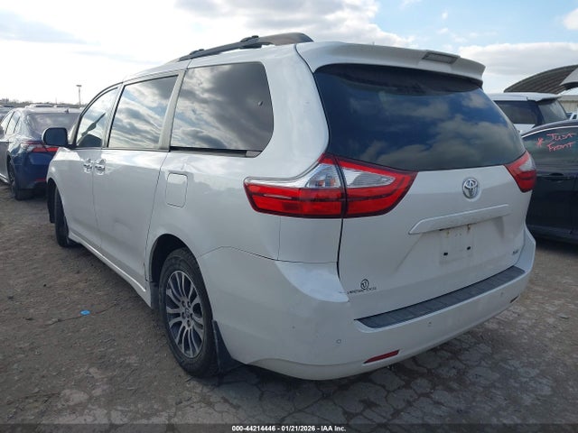 Toyota Sienna Xle 8 Passenger 2018 5TDYZ3DC7JS947792 Image 3