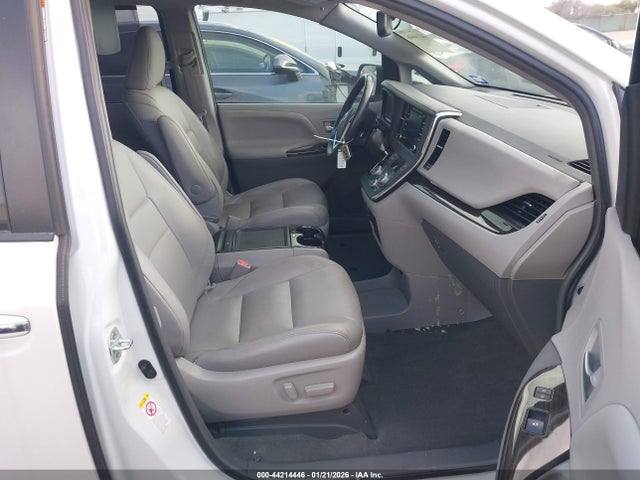 Toyota Sienna Xle 8 Passenger 2018 5TDYZ3DC7JS947792 Image 5