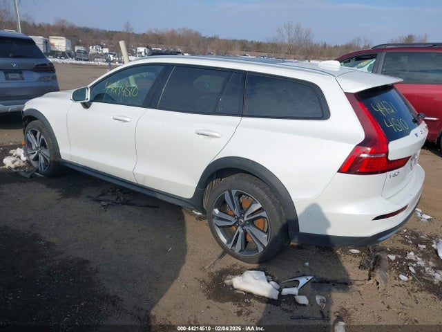 2025 VOLVO V60 CROSS COUNTRY YV4L12WK2S2149836 Photo 2