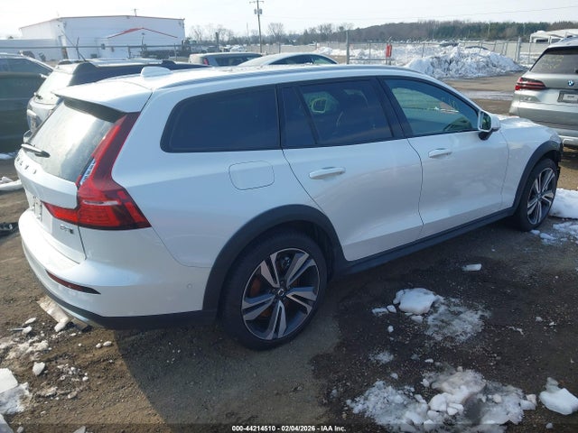 2025 VOLVO V60 CROSS COUNTRY YV4L12WK2S2149836 Photo 3
