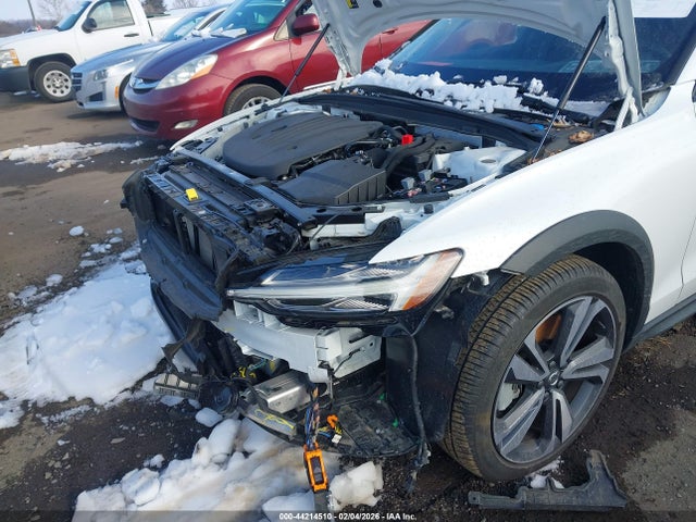 2025 VOLVO V60 CROSS COUNTRY YV4L12WK2S2149836 Photo 5