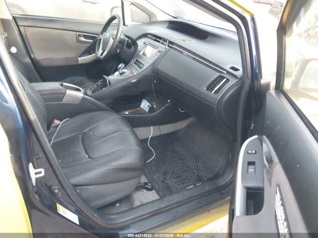 Toyota Prius Two 2014 JTDKN3DU2E1774843 Image 5
