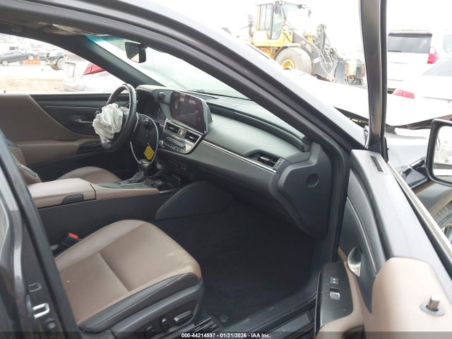58ADA1C14NU024749 Lexus ES 300H