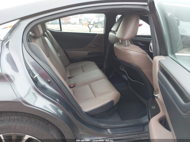 58ADA1C14NU024749 Lexus ES 300H