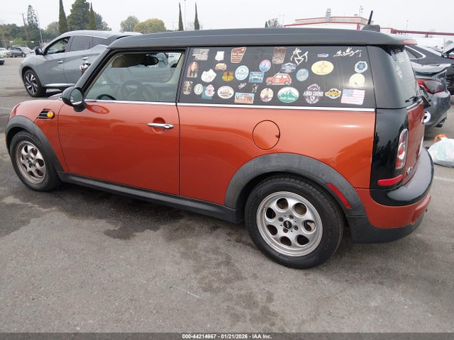 2014 MINI CLUBMAN WMWZF3C58ET492942 Photo 2