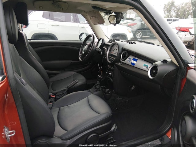 2014 MINI CLUBMAN WMWZF3C58ET492942 Photo 4