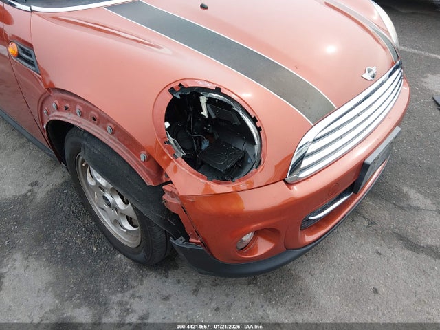 2014 MINI CLUBMAN WMWZF3C58ET492942 Photo 5