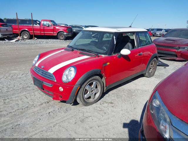 2006 MINI COOPER WMWRC33556TK15711 Photo 1