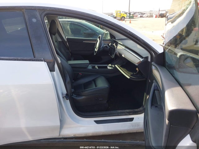 2023 TESLA MODEL Y 7SAYGDEE8PF588688 Photo 4
