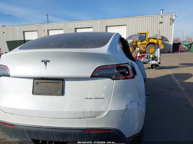 2023 TESLA MODEL Y 7SAYGDEE8PF588688 Photo 5