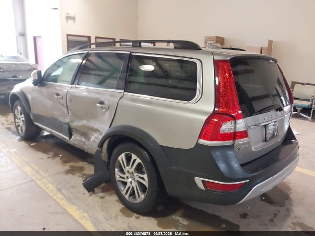 2015 VOLVO XC70 YV4952NB3F1194585 Photo 2