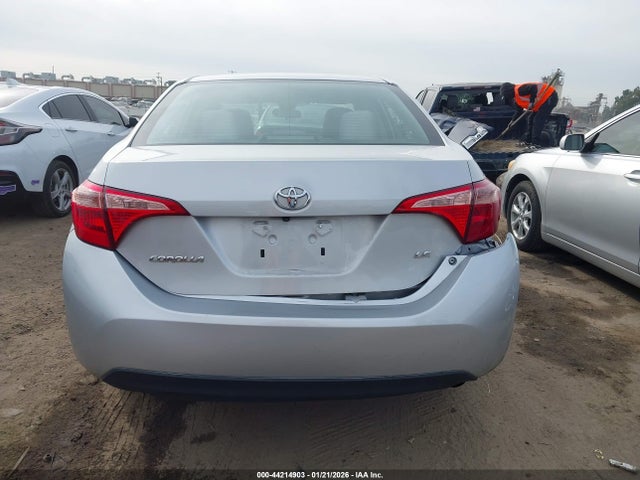 Toyota COROLLA LE 2018 5YFBURHE5JP854989 Image 16