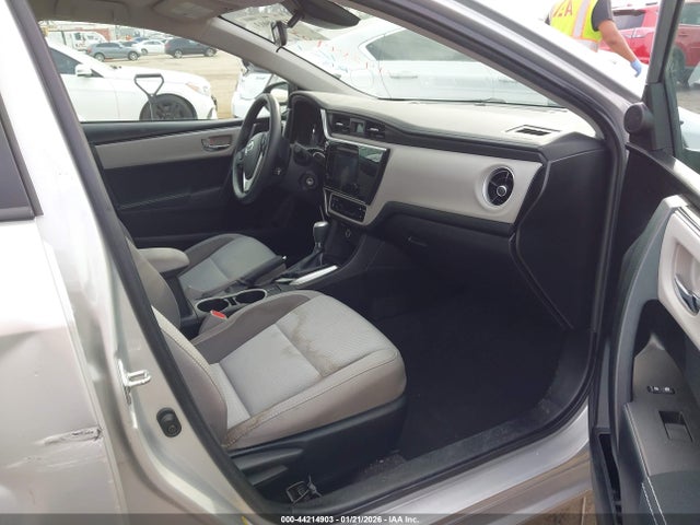 Toyota COROLLA LE 2018 5YFBURHE5JP854989 Image 5