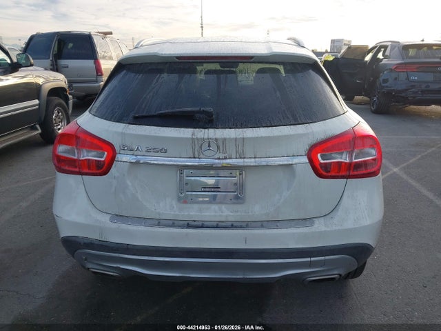 WDCTG4EB9FJ102873 Mercedes-Benz GLA 250