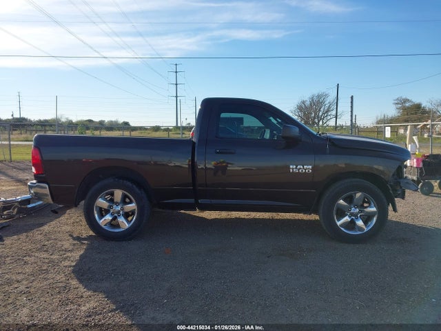 44215034 :رقم المزاد ، 3C6JR6AG7HG640231 vin ، 2017 Ram 1500 Tradesman  4x2 6'4 Box مزاد بيع