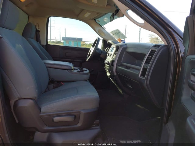 44215034 :رقم المزاد ، 3C6JR6AG7HG640231 vin ، 2017 Ram 1500 Tradesman  4x2 6'4 Box مزاد بيع