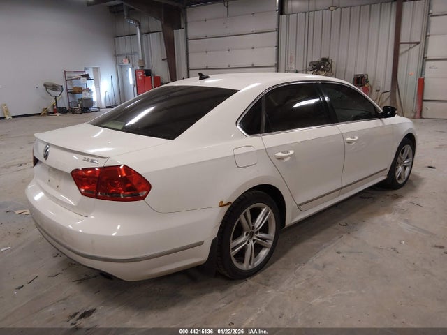 2013 VOLKSWAGEN PASSAT 1VWCM7A38DC042386 Photo 3