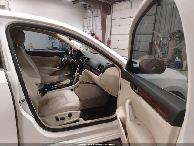 2013 VOLKSWAGEN PASSAT 1VWCM7A38DC042386 Photo 4