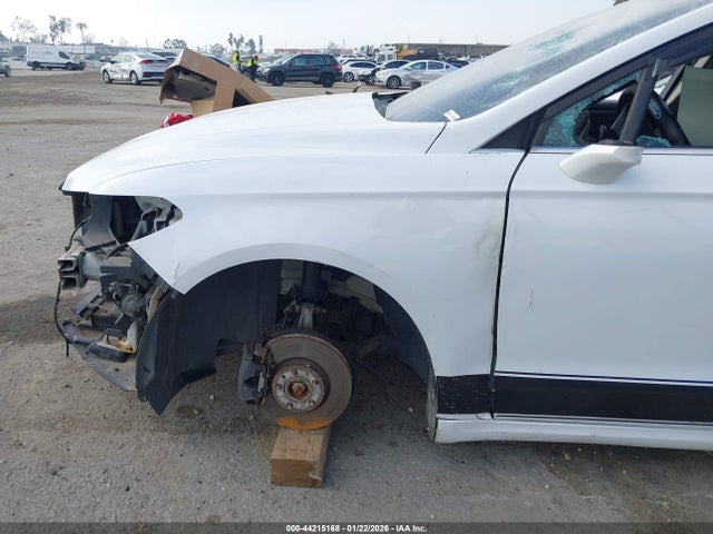 1FA6P0HD9E5352703 Ford FUSION SE