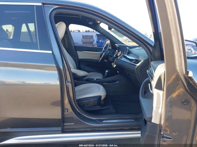 2016 BMW X1 WBXHT3Z36G4A48345 Photo 4