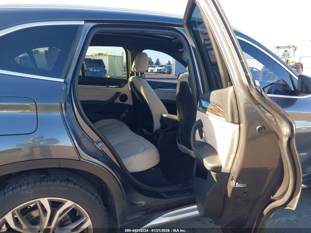 2016 BMW X1 WBXHT3Z36G4A48345 Photo 7