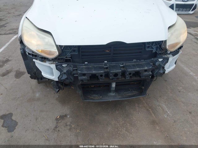 44215240 :رقم المزاد ، 1FADP3F21EL296391 vin ، 2014 Ford Focus Se مزاد بيع