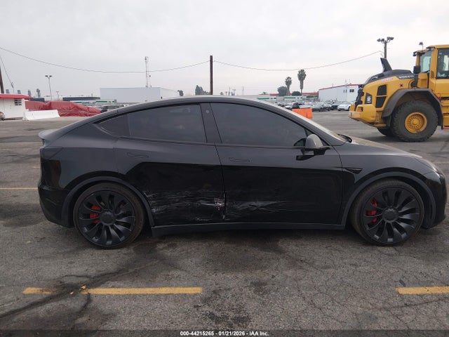 44215265 :رقم المزاد ، 7SAYGDEF9PF602557 vin ، 2023 Tesla Model Y Performance Dual Motor All-wheel Drive مزاد بيع
