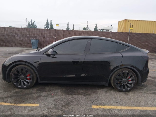 44215265 :رقم المزاد ، 7SAYGDEF9PF602557 vin ، 2023 Tesla Model Y Performance Dual Motor All-wheel Drive مزاد بيع