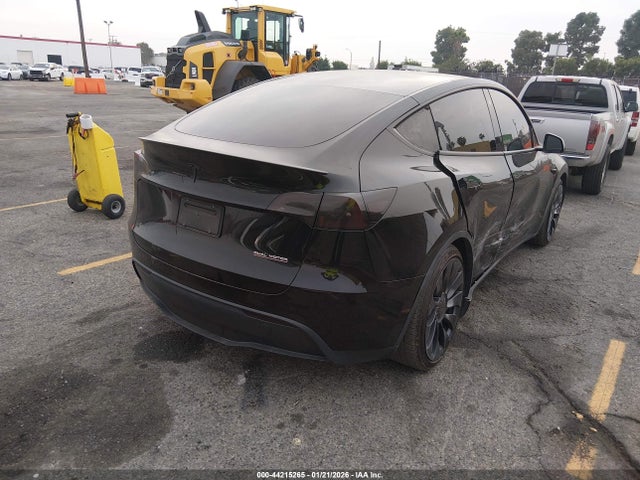 2023 TESLA MODEL Y 7SAYGDEF9PF602557 Photo 3