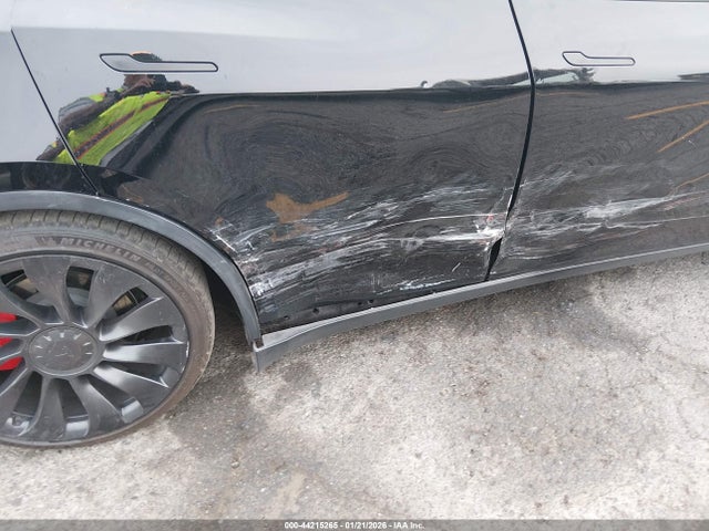 2023 TESLA MODEL Y 7SAYGDEF9PF602557 Photo 5