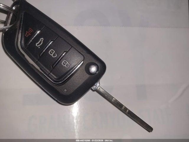 5XXG24J21NG084349 KIA K5 LX
