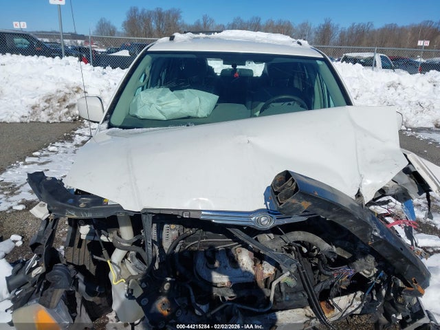 2010 Chrysler Town & Country Touring მანქანა იყიდება აუქციონზე, vin: 2A4RR5D13AR235622, აუქციონის ნომერი: 44215284
