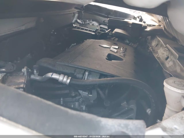 JA4AD3A32JZ054443 Mitsubishi Outlander Le