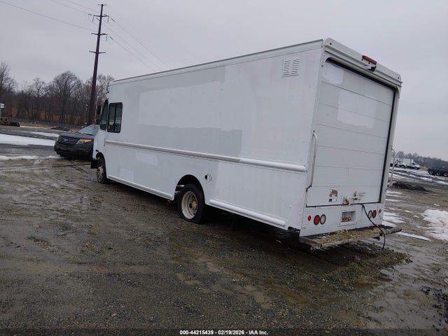 2015 FORD F-59 COMMERCIAL STRIPPED 1F65F5KYXF0A11801 Photo 2