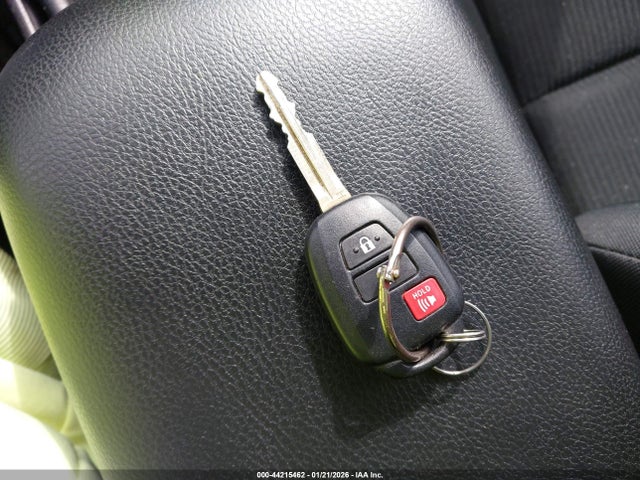 Toyota RAV4 LE 2017 2T3BFREV6HW579339 Image 11
