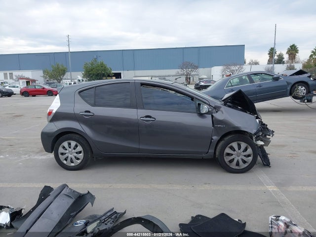 Toyota Prius C One 2014 JTDKDTB31E1085986 Image 14