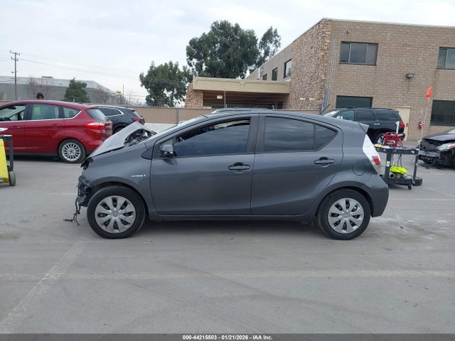 Toyota Prius C One 2014 JTDKDTB31E1085986 Image 15