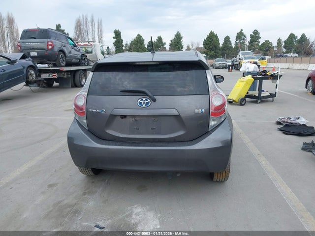 Toyota Prius C One 2014 JTDKDTB31E1085986 Image 17