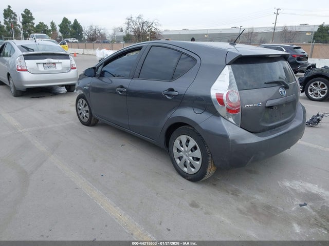 Toyota Prius C One 2014 JTDKDTB31E1085986 Image 3