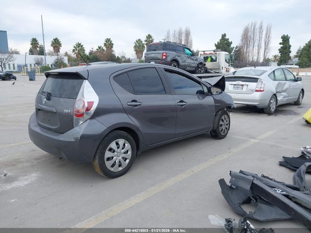 Toyota Prius C One 2014 JTDKDTB31E1085986 Image 4