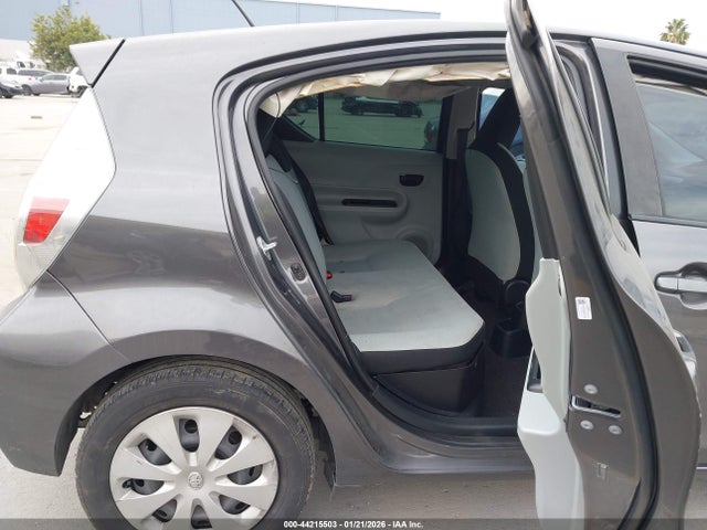 Toyota Prius C One 2014 JTDKDTB31E1085986 Image 8
