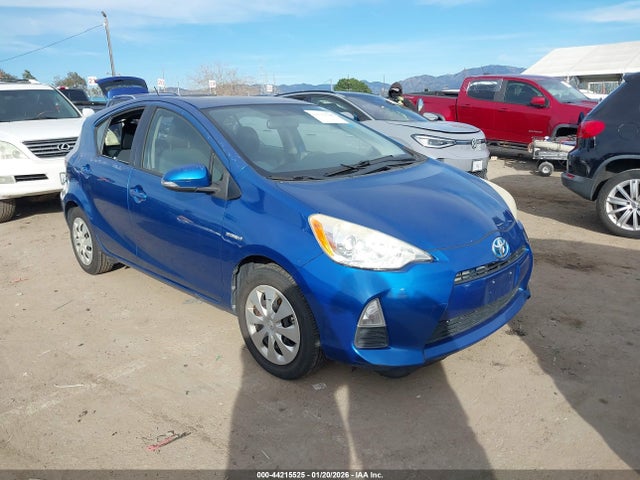Toyota Prius C Two 2014 JTDKDTB33E1566743 zdjęcie główne