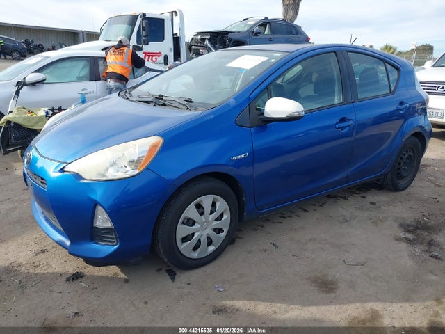 Toyota Prius C Two 2014 JTDKDTB33E1566743 Image 2