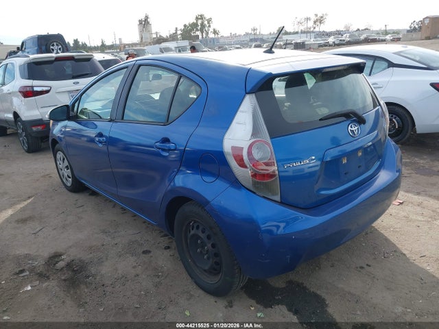 Toyota Prius C Two 2014 JTDKDTB33E1566743 Image 3