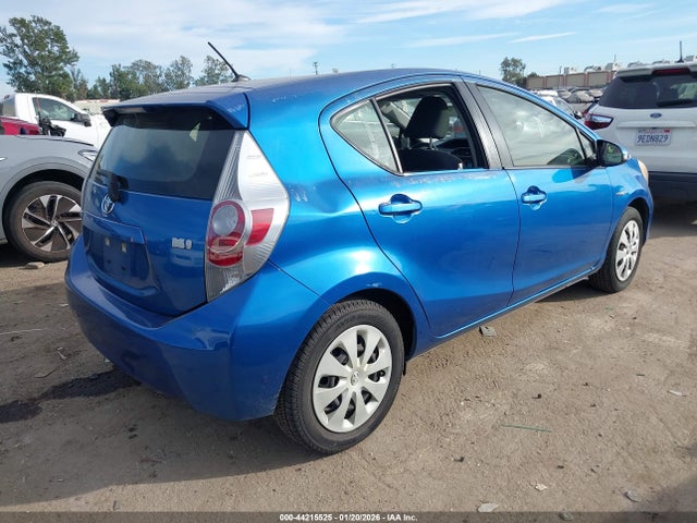 Toyota Prius C Two 2014 JTDKDTB33E1566743 Image 4